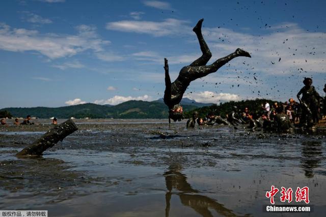 巴西泥浴狂歡節 參與者變泥人瘋狂享樂