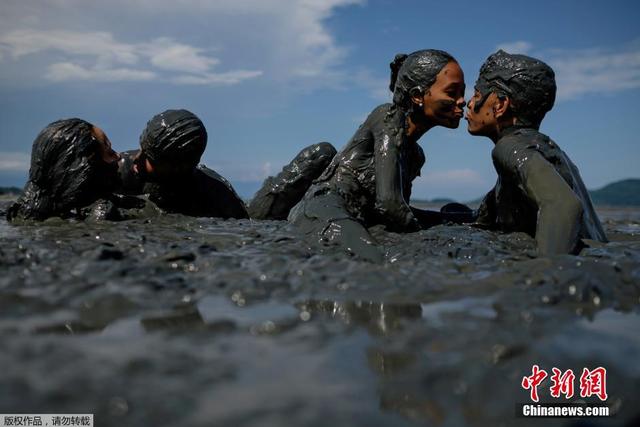 巴西泥浴狂歡節 參與者變泥人瘋狂享樂