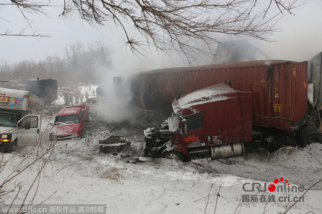 美國密歇根州大雪致多車連撞引發爆炸