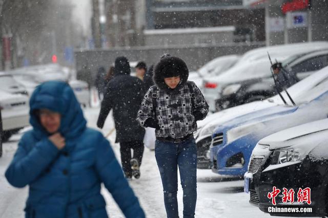 遼寧出現雨雪寒潮大風天氣 市民"武裝"出行