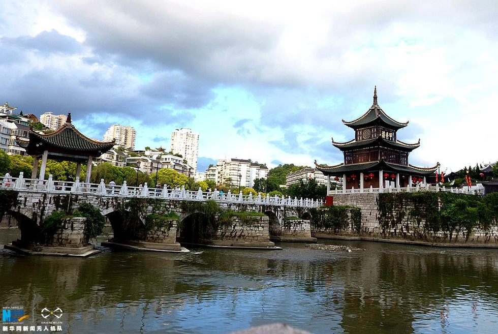 航拍貴陽甲秀樓 南明河上見證400年風雨