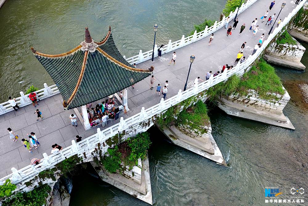 航拍貴陽甲秀樓 南明河上見證400年風雨