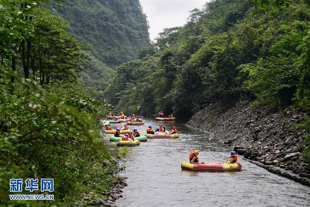 重慶：親水漂流度週末