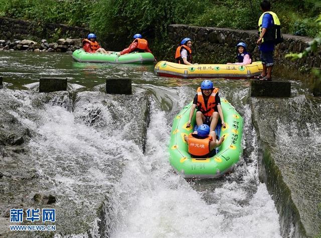 重慶：親水漂流度週末