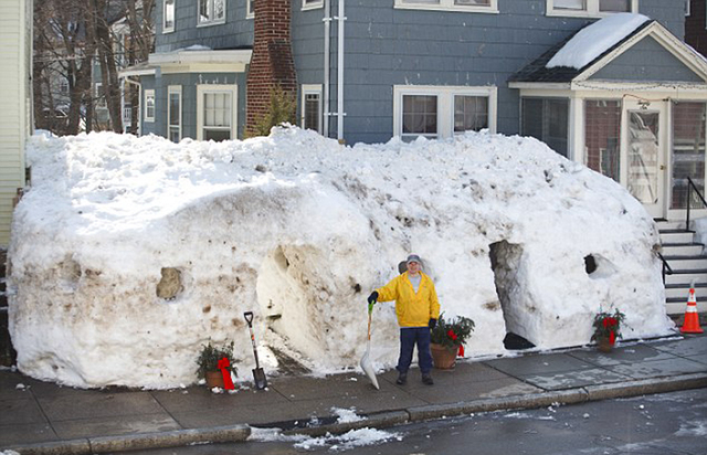 美國東部頻降大雪 居民蓋2米高雪屋開派對