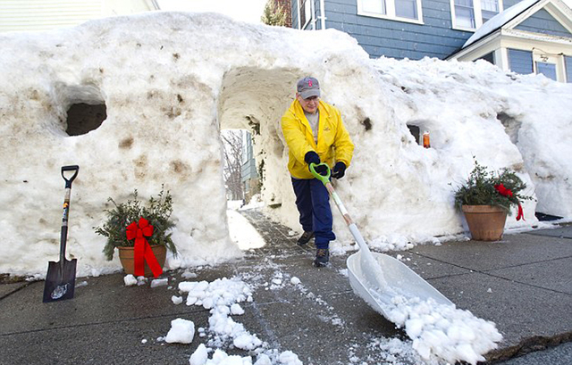 美國東部頻降大雪 居民蓋2米高雪屋開派對