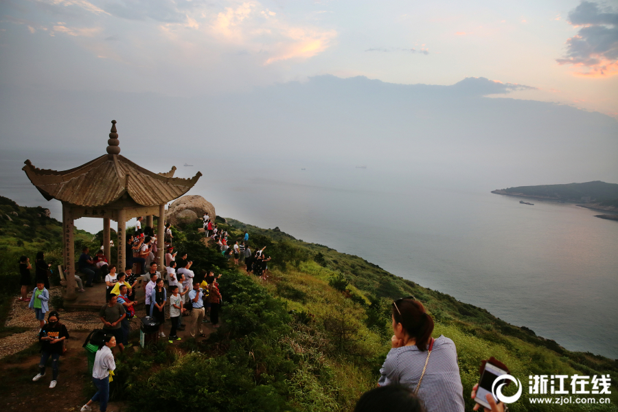 舟山：遊客樂遊東極島