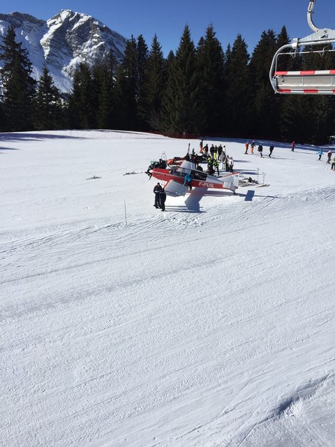 法國小飛機迫降滑雪場 致一名滑雪者受重傷