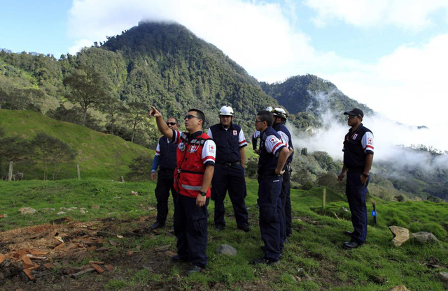 哥斯達黎加圖裏亞爾瓦火山噴發 火山灰噴至千米高空