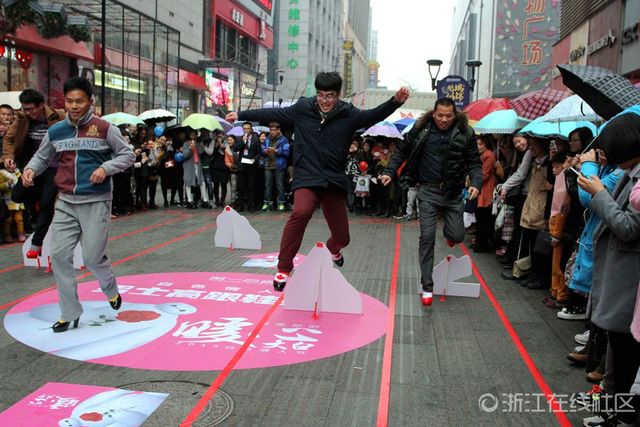 猛男穿高跟鞋賽跑 千姿百態