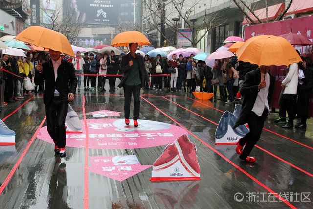 猛男穿高跟鞋賽跑 千姿百態