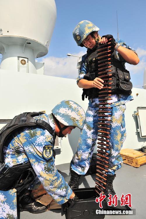 中國海軍第十九批護航編隊特戰隊員海上實彈射擊