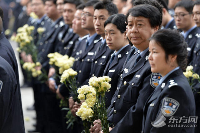 上海為被拖行犧牲交警開追悼會