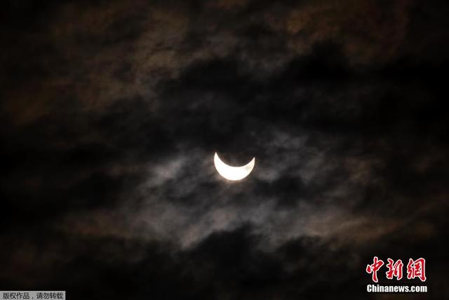 歐洲多國迎來日食現象 太陽瞬間失去光芒