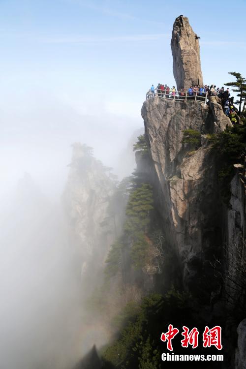 安徽黃山風景區“佛光”現身