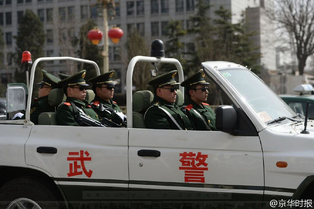 揭秘北京街頭坐敞篷車巡邏執勤的武警