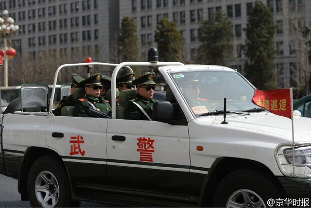 揭秘北京街頭坐敞篷車巡邏執勤的武警