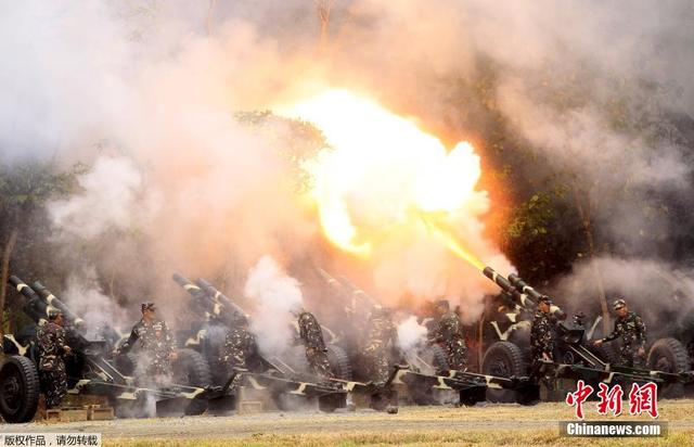 菲律賓舉行閱兵式慶祝建軍節