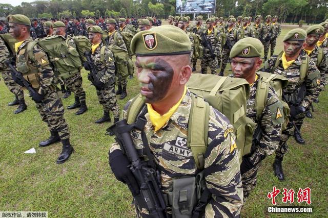 菲律賓舉行閱兵式慶祝建軍節