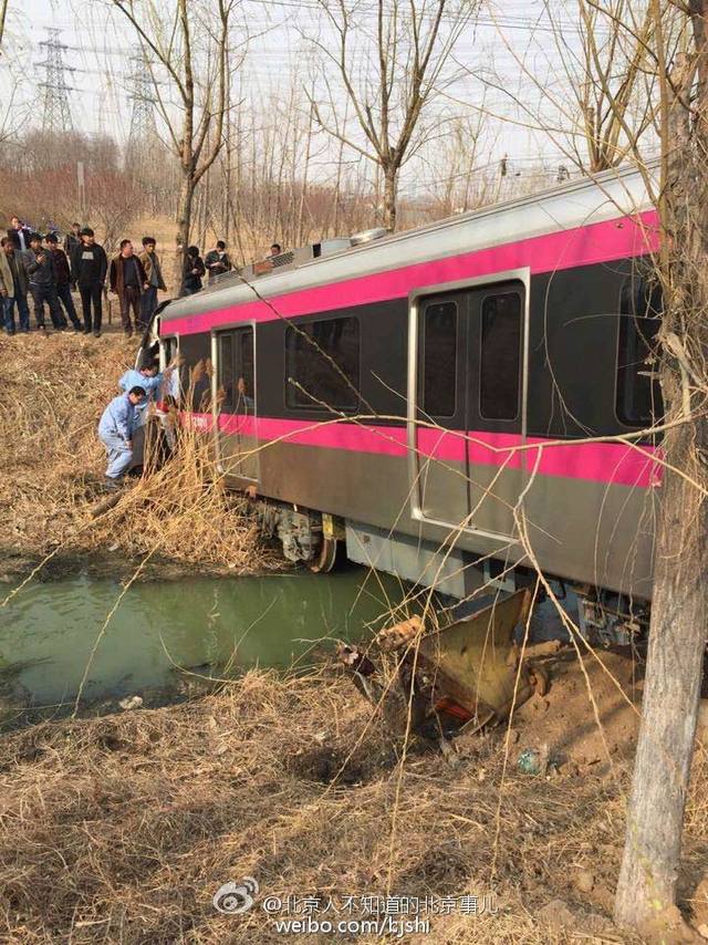 北京地鐵一列車在調試過程中出軌