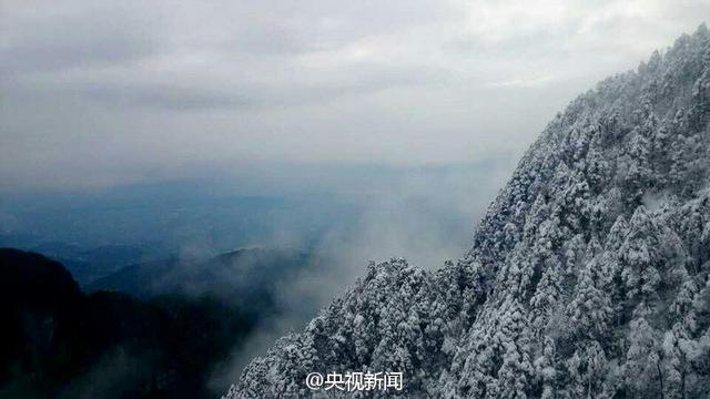 四川峨眉山景區迎7年來最大降雪