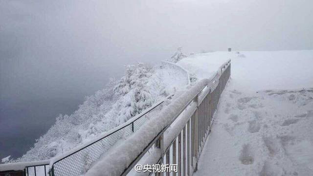 四川峨眉山景區迎7年來最大降雪