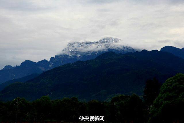 四川峨眉山景區迎7年來最大降雪