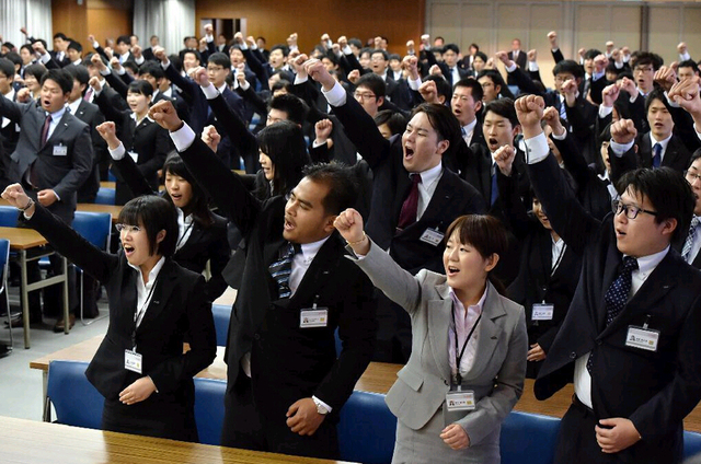 日本各行業舉行入社儀式 89萬年輕人步入社會