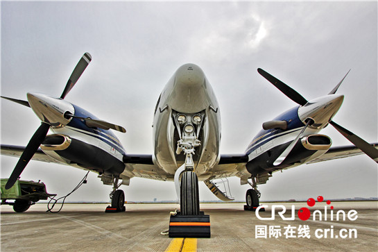 西安航空基地：打造絲路起點航空新名片 西安模式搭起空中交流橋梁_fororder_世界著名公務機型國王C90亮相本次通航大會（攝影 陳肖）