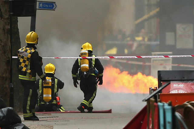 英國倫敦市中心電纜起火 逾兩千人被疏散