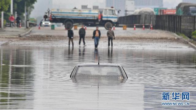 長沙暴雨襲城 多處出現嚴重內澇