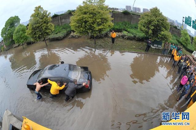 長沙暴雨襲城 多處出現嚴重內澇