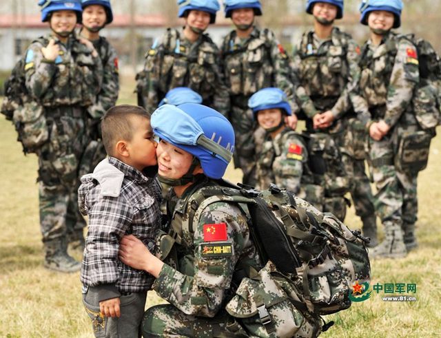 軍媒發中國首支維和步兵營女兵個人照