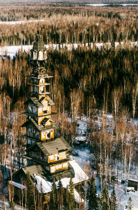 美國一男子為看雪山 在屋頂建12棟“房子”