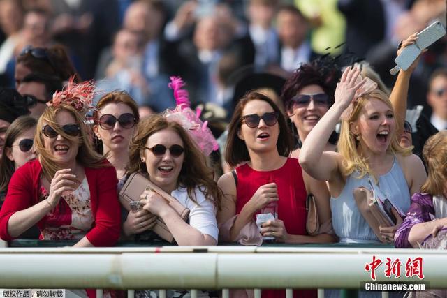 英國利物浦賽馬大賽女士日 現場垃圾遍地