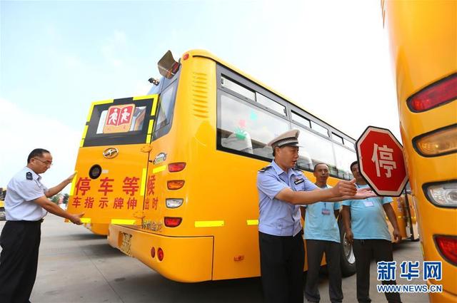 山東寧陽：校車“體檢”迎接新學期