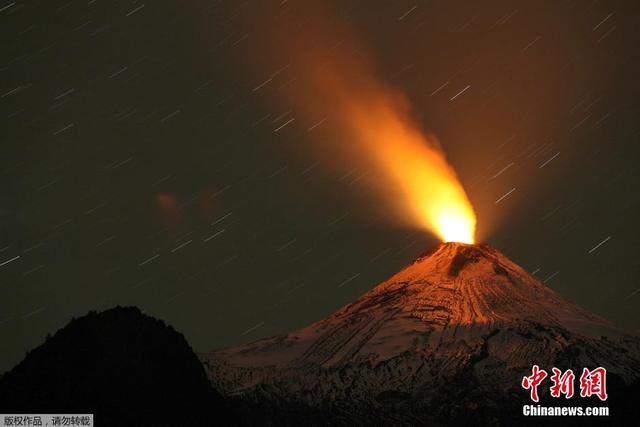 智利維利亞裏卡火山噴發 政府發佈橙色警告