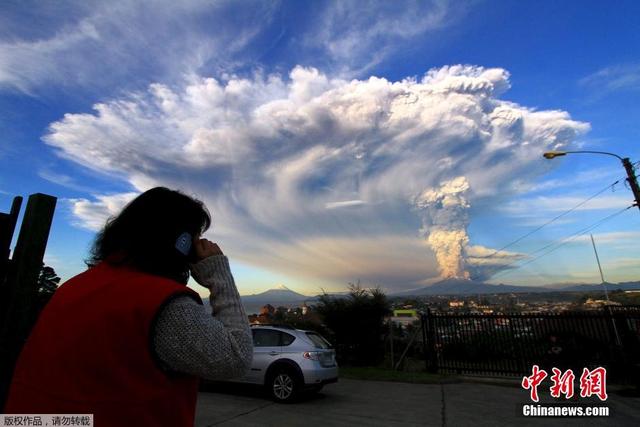 智利維利亞裏卡火山噴發 政府發佈橙色警告