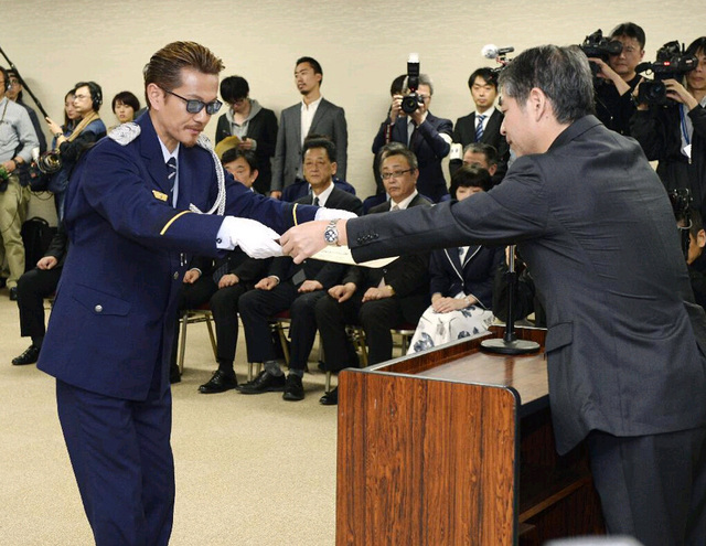 濱崎步等日本藝人穿獄警制服慰問服刑人員