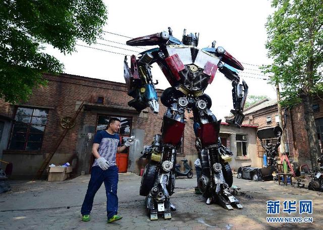 廢舊汽車變“汽車人” 都市白領的“機械創業夢”