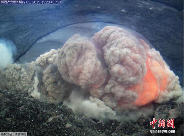 美國夏威夷火山口崩塌 熔岩爆炸場面壯觀