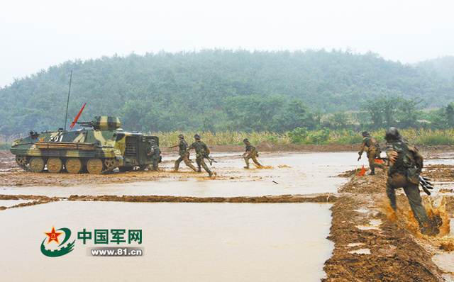 解放軍刺殺訓練曝光：刺倣真人鮮血噴濺