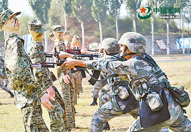 解放軍刺殺訓練曝光：刺倣真人鮮血噴濺