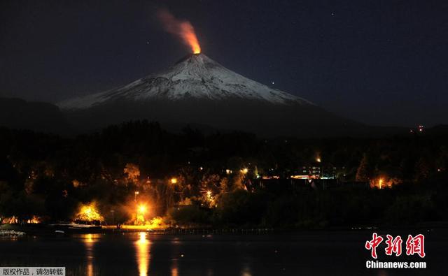 智利維利亞裏卡火山噴發 岩漿噴薄而出