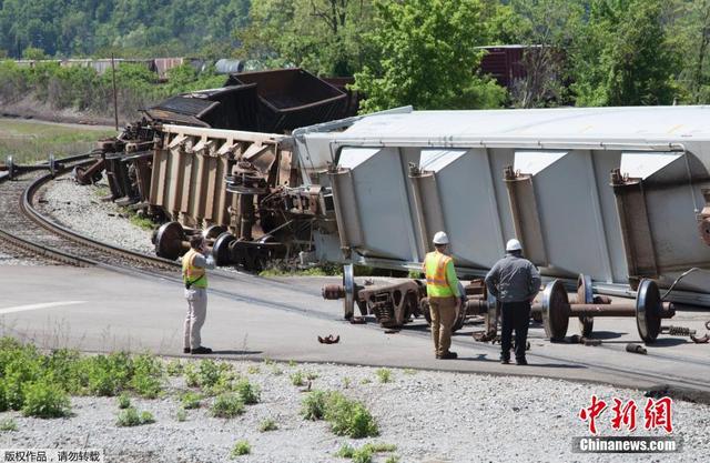 美國一貨運列車13節車廂脫軌