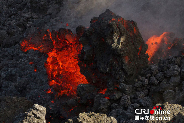 意大利埃特納火山噴發 熔岩涌動如末日大片