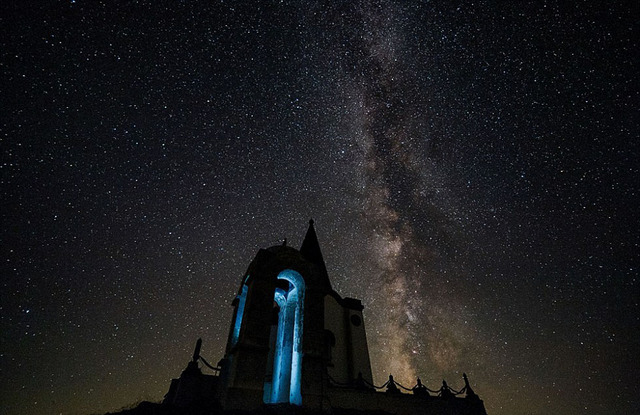 實拍希臘絕美星空 神廟上空神秘夢幻