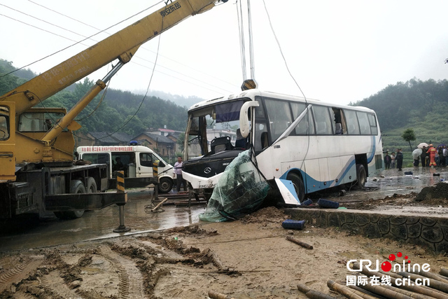 湖南境內旅遊大巴側翻 8人遇難40余人受傷