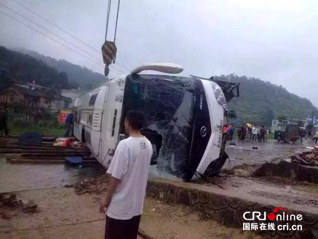 湖南境內旅遊大巴側翻 8人遇難40余人受傷