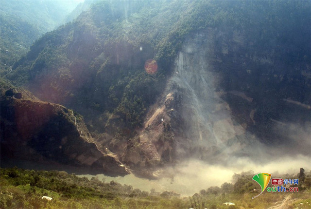 實拍尼泊爾山體滑坡災難場景